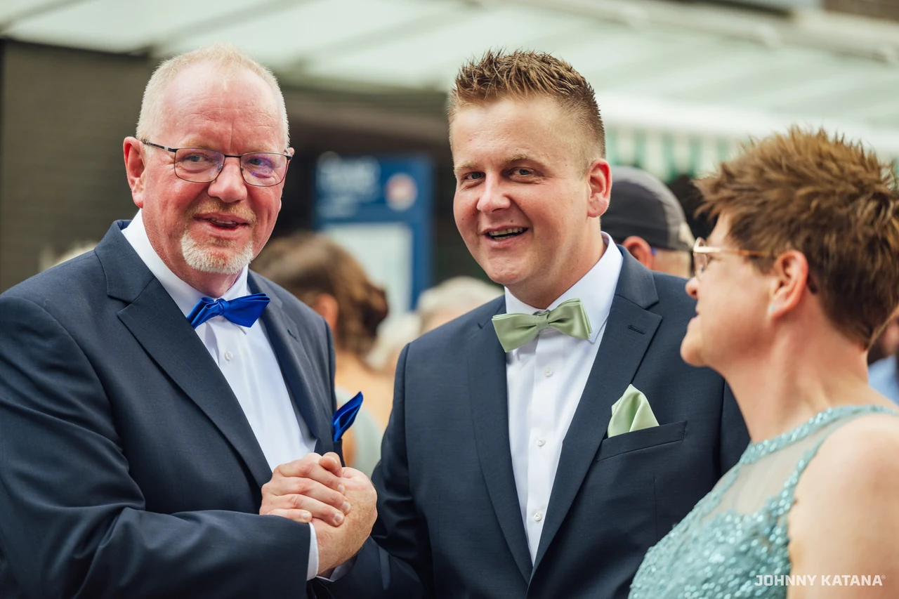 Empfang und Spalier für den neuen Thron