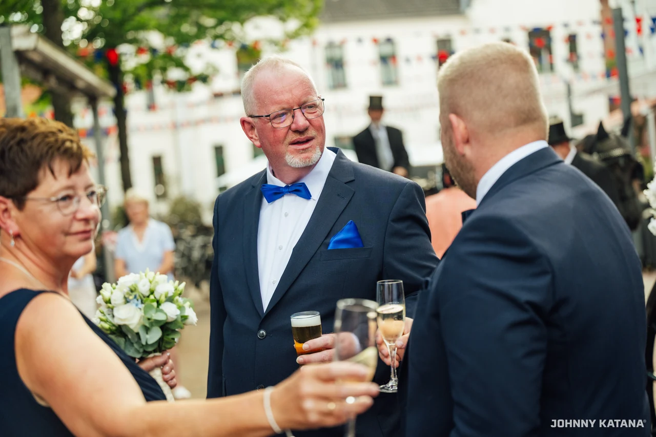 Empfang und Spalier für den neuen Thron
