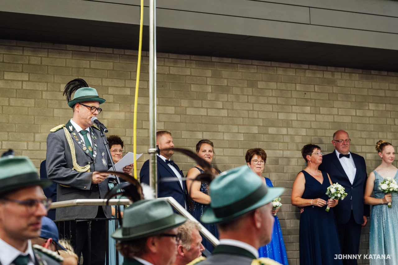 Ehrung und Anlegen der Königskette