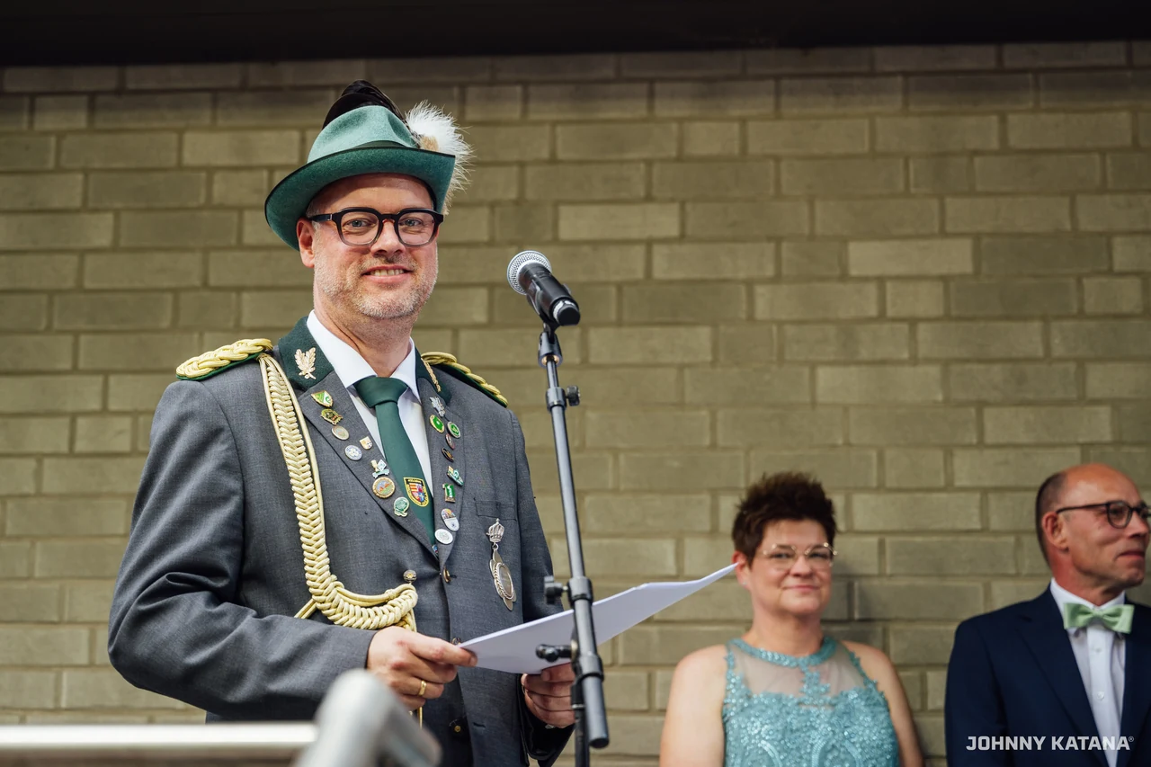 Ehrung und Anlegen der Königskette