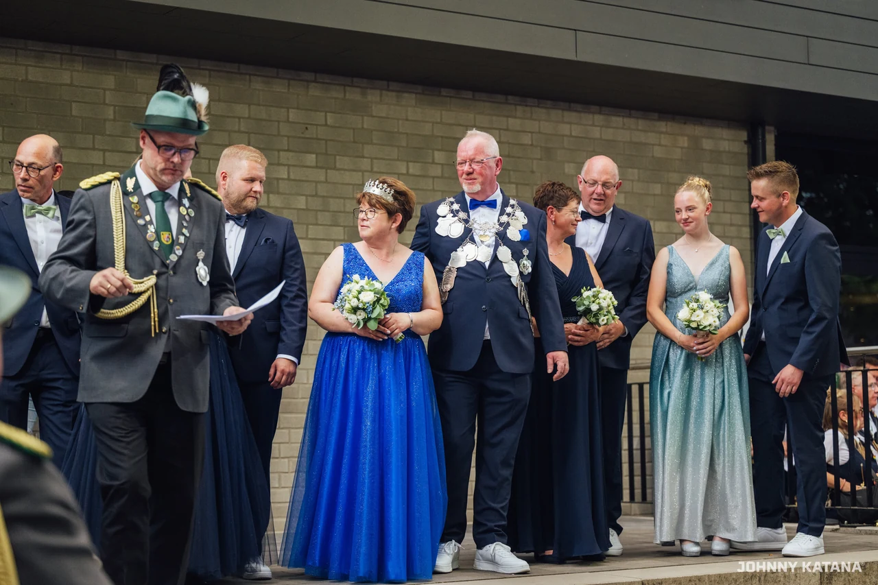 Ehrung und Anlegen der Königskette