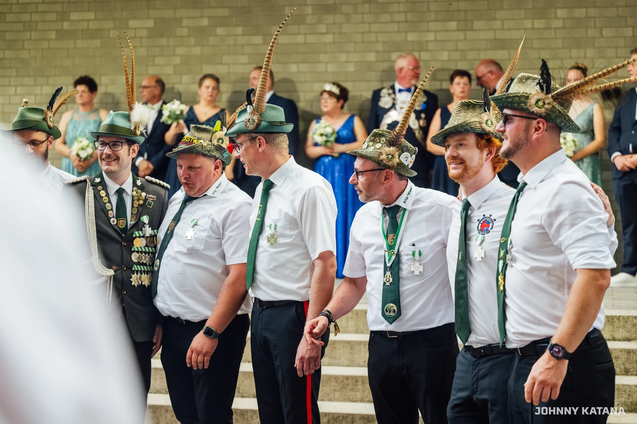 Einmarsch und Proklamation im Festzelt