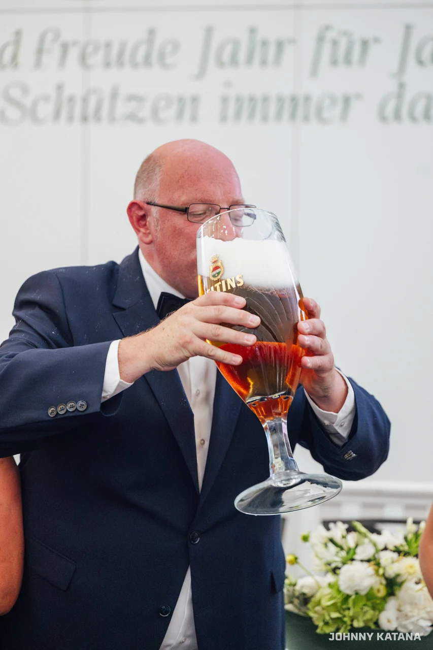 Einmarsch und Proklamation im Festzelt