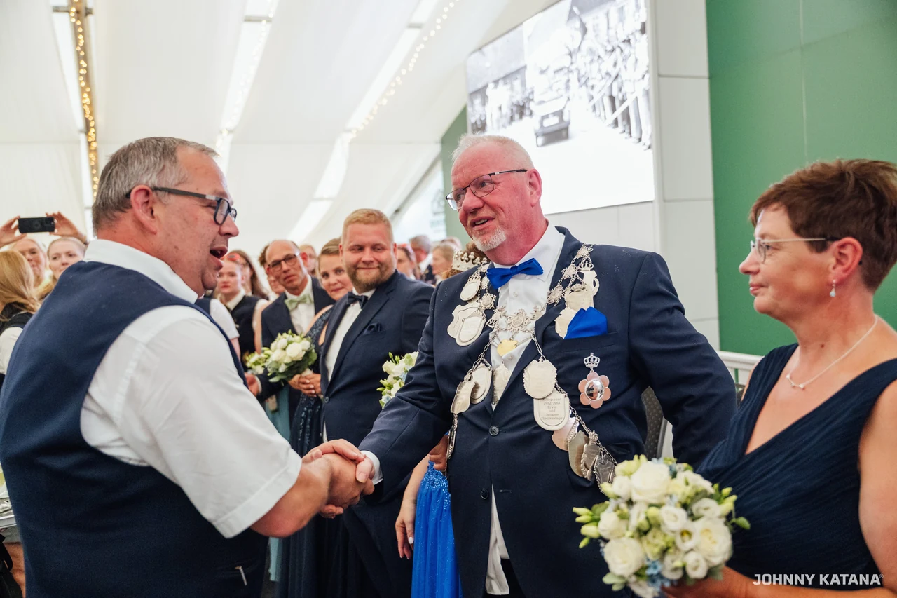 Einmarsch und Proklamation im Festzelt