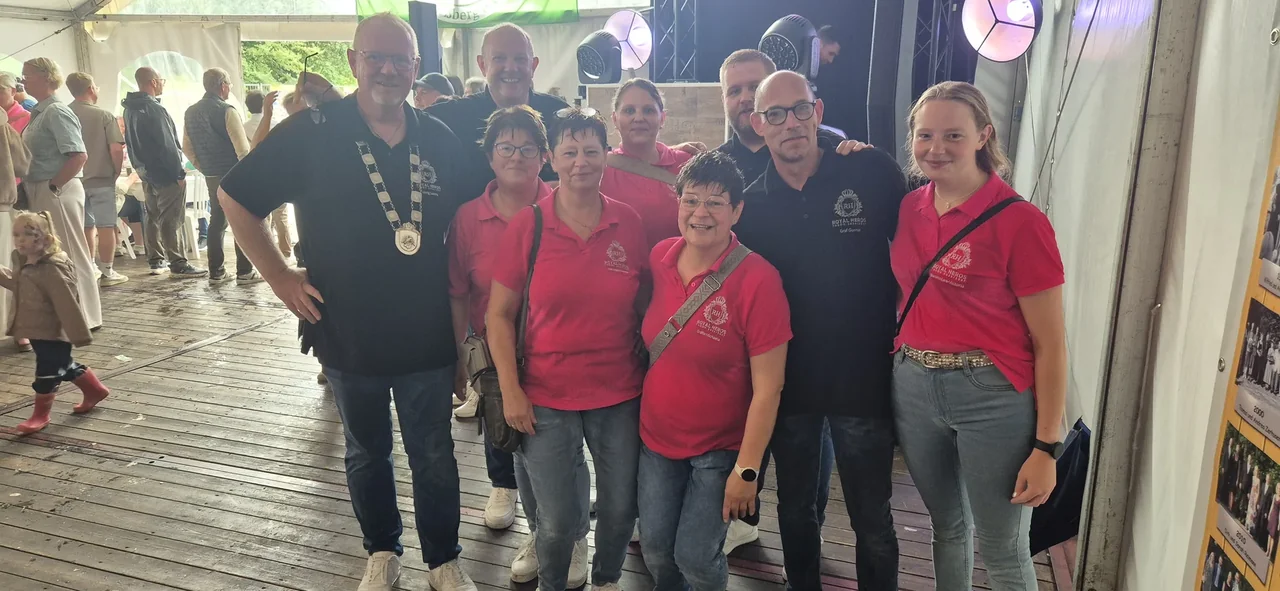 Der Thron Royal Heroes im Festzelt beim Siedlerfest Voßberg