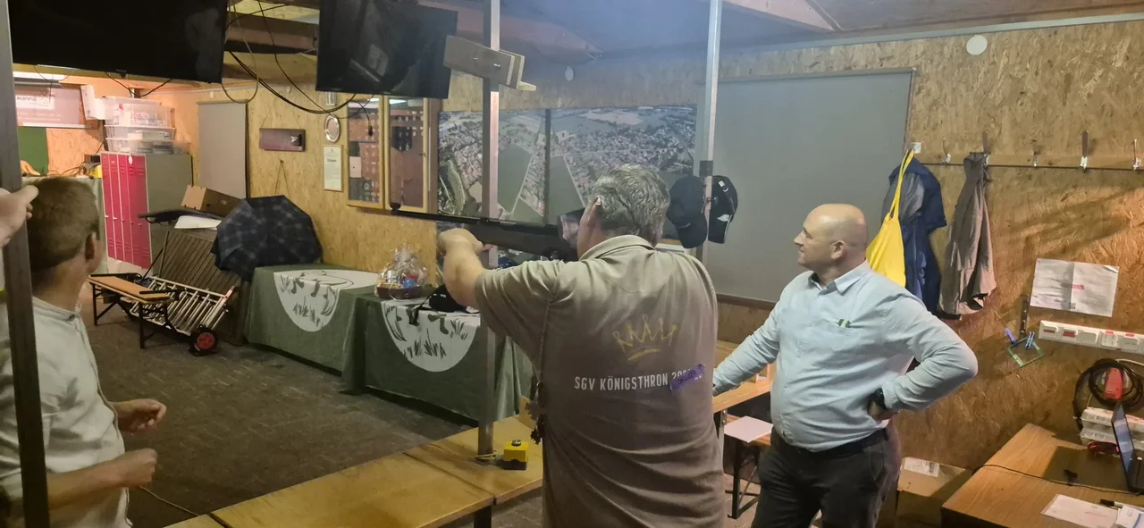 Am Schießstand beim Siedlerfest Voßberg