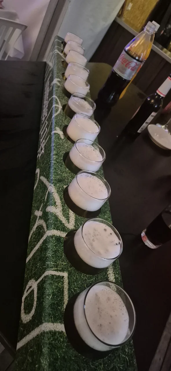 Biergläser an der Theke beim Siedlerfest Voßberg